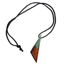 گردنبند چوب و رزین طرح مثلث طول 6 سانتیمتر گردنبند چوب و رزین طرح مثلث طول 6 سانتیمتر