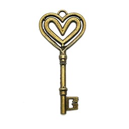 کلید آنتیک زیتونی طرح قلب دو قلو طول 7 سانتیمتر کلید آنتیک زیتونی طرح قلب دو قلو طول 7 سانتیمتر