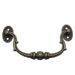 دستگیره آنتیک فلزی طرح خورشید زیتونی طول 120 میلیمتر دستگیره آنتیک فلزی طرح خورشید زیتونی طول 120 میلیمتر