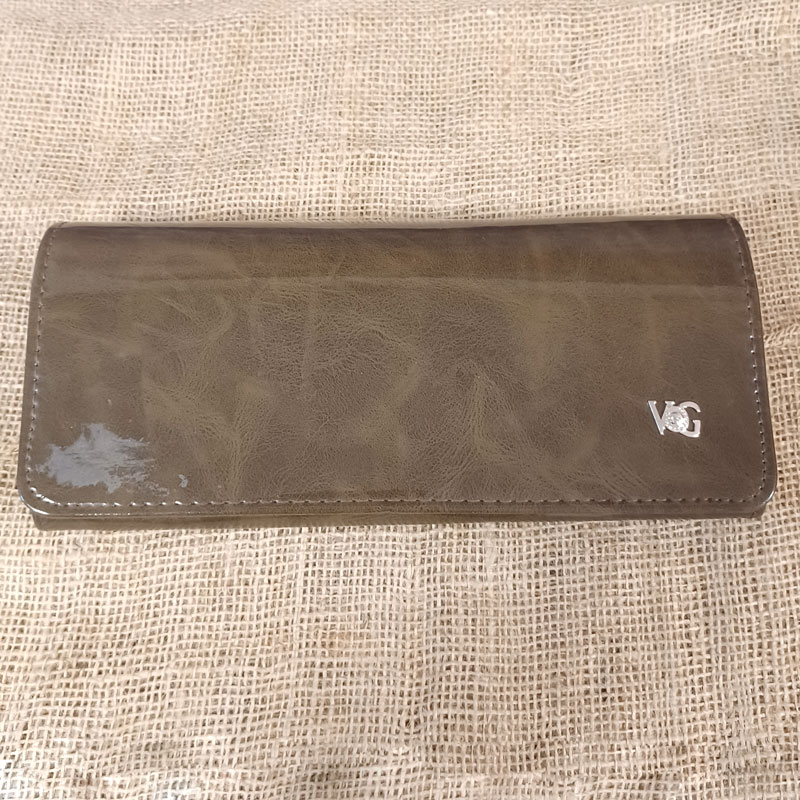 کیف زنانه ورنی قهوه‌ای (کارکرده)